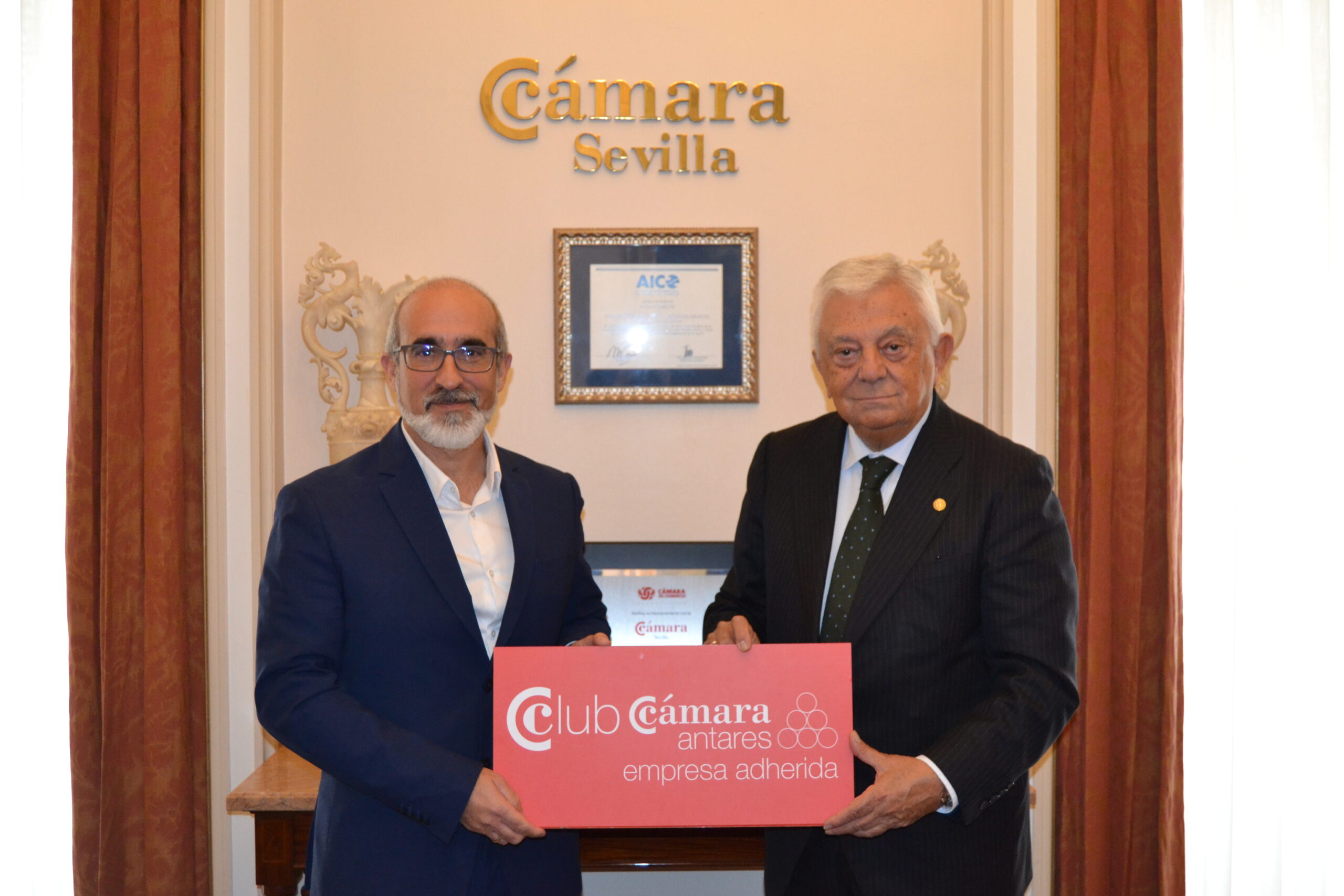 Softcom se incorpora como empresa Adherida al Club Cámara Antares Sevilla ⭐